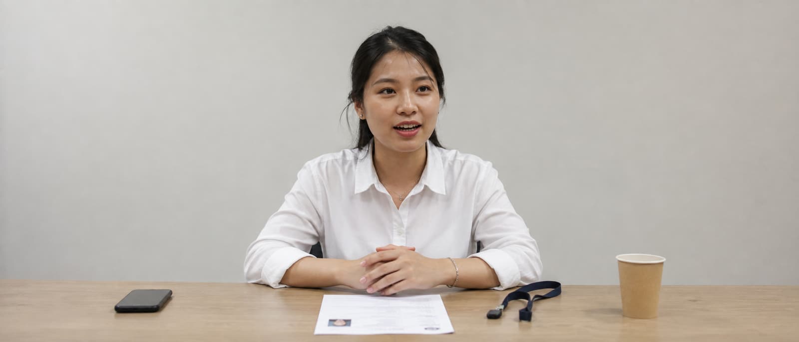 Buổi phỏng vấn ứng viên từ shortlist tại phòng họp khách hàng